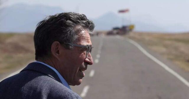 “Ermənistan Laçın yolunun “blokadada” olduğu iddiasını “sübut etmək” üçün avropalıları sərhədə gətirir”