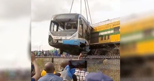 Nigeriyada qatarla sərnişin avtobusu toqquşub: ölənlər var