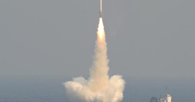 Hindistan orta mənzilli raketini sınaqdan keçirib