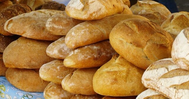 Azərbaycanda iri market şəbəkələrində çörək ucuzlaşdı
