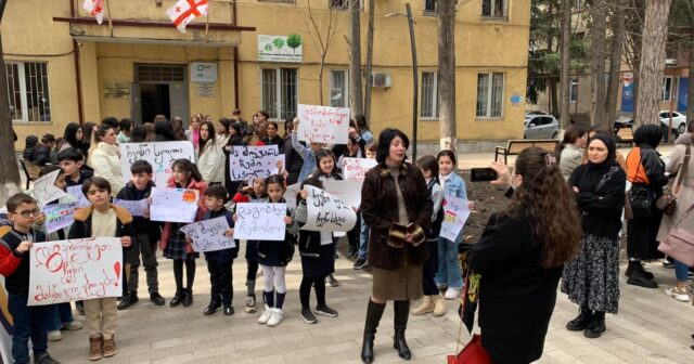 Marneulidəki soydaşlarımız etiraz aksiyası keçirir