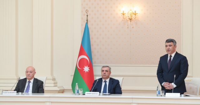 Samir Nuriyev Ali Məhkəmənin sədri İnam Kərimovu kollektivə təqdim edib