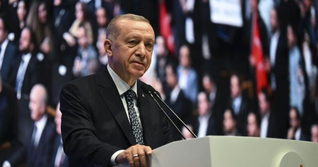 Canlı yayımda halı pisləşən Ərdoğan səhhəti ilə bağlı açıqlama verib