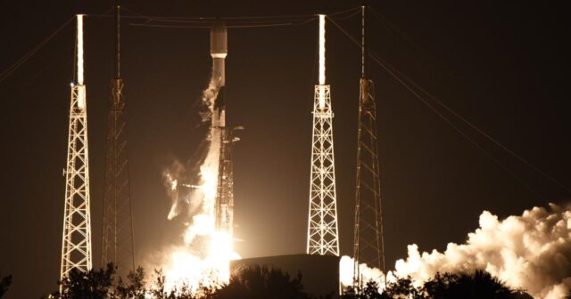 SpaceX orbitə rabitə peyki göndərir