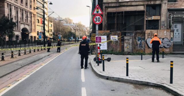 İstanbulda bina çöküb: tramvayların hərəkəti dayandırılıb