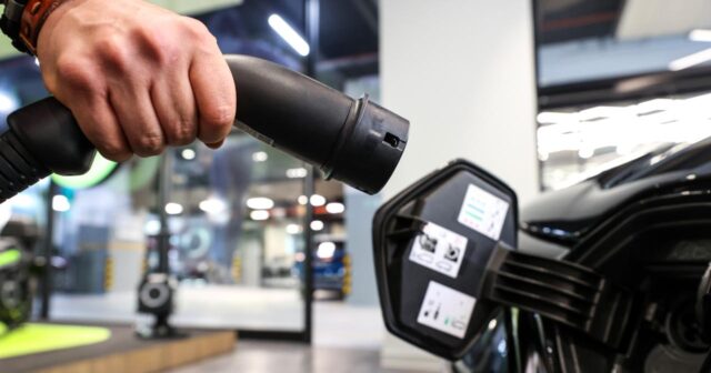 Bu il dünyada satılan hər 5 avtomobildən biri elektrikli olacaq