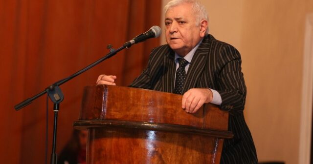Prezident Aqil Abbası təltif edib