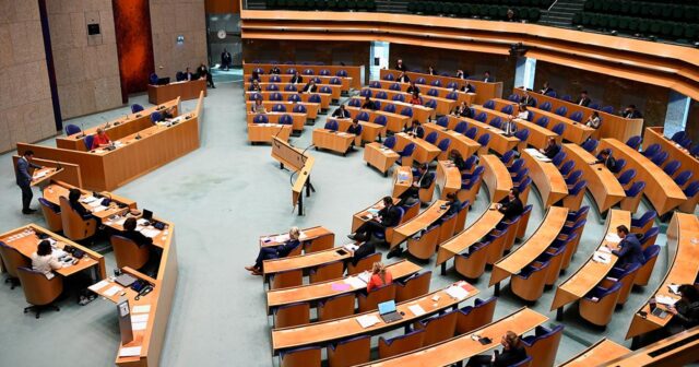 Hollandiya parlamentinin binası təhlükəsi səbəbindən boşaldılıb