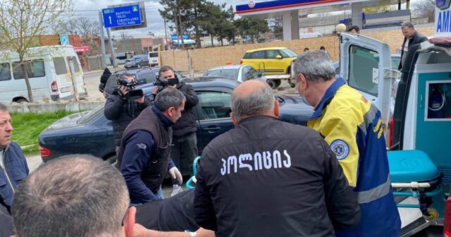 Ər arvadına 17 bıçaq vurduqdan sonra özünü öldürüb