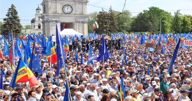 Moldovada minlərlə insan avrointeqrasiyaya dəstək mitinqinə çıxıb (FOTO)