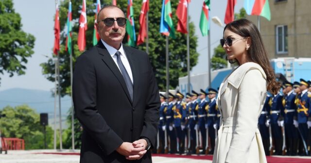 İlham Əliyev və Mehriban Əliyeva Şuşaya səfər ediblər