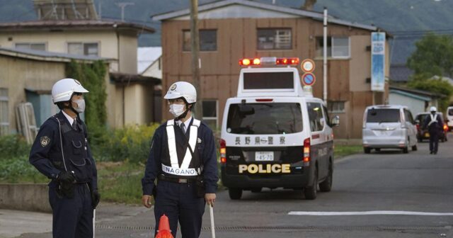 Yaponiyada 2 mülki şəxsin öldüyü hücumdan sonra baş verən qarşıdurmada 2 polis həyatını itirib