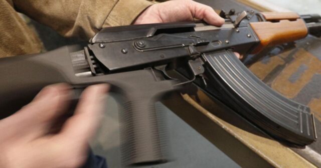 Marseldə maşına kalaşnikovla hücum olub: 3 nəfər ölüb