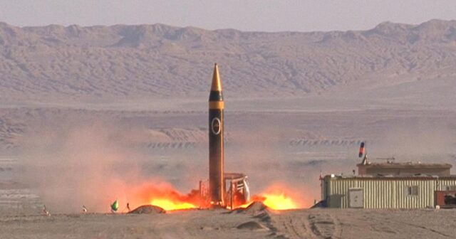 İran yeni orta mənzilli ballistik raketini təqdim edib