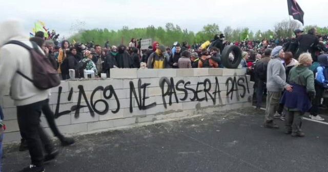 Fransada pensiya islahatı 17 milyard avroya qənaət edəcək
