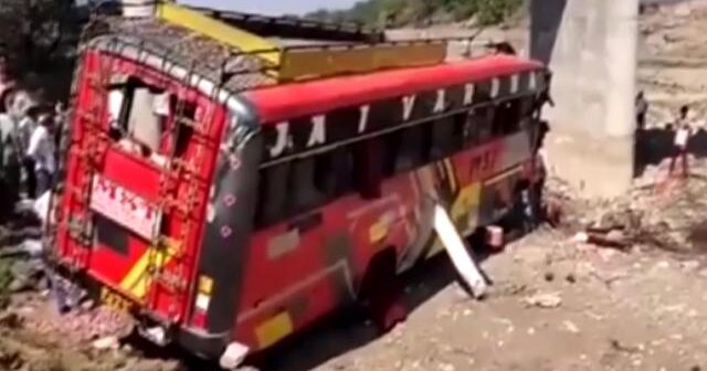 Hindistanda avtobus körpüdən aşıb: 22 nəfər ölüb