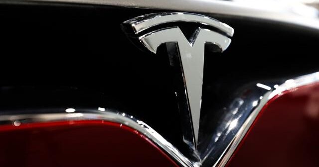 Tesla Çində 1,1 milyon avtomobili proqram səhvlərinə görə geri çağıracaq