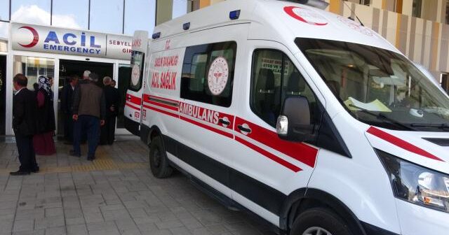 Avtobus və traktor toqquşub: 1 nəfər ölüb, 10 nəfər yaralanıb