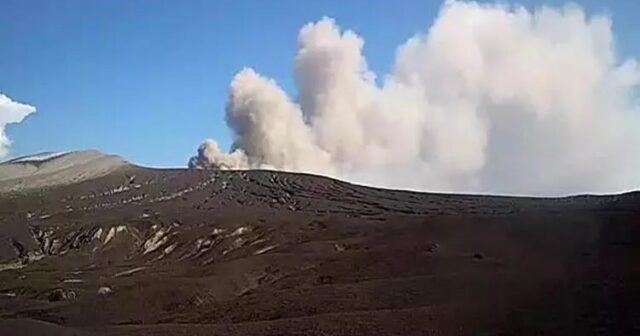 İndoneziyada Anak Krakatau vulkanında püskürmə baş verib
