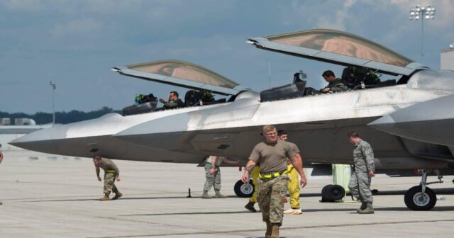 ABŞ Yaxın Şərqə F-22 döyüş təyyarələri göndərib