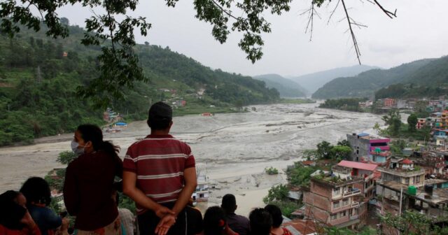 Nepalda daşqın və torpaq sürüşmələri nəticəsində ölənlərin sayı 5-ə çatıb, 28 nəfər itkin düşüb