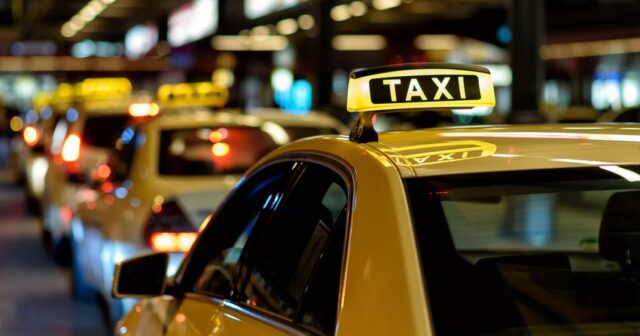 Azərbaycanda taksi sürücüsü barədə məlumatları informasiya sisteminə ötürməyənlər cərimələnəcək