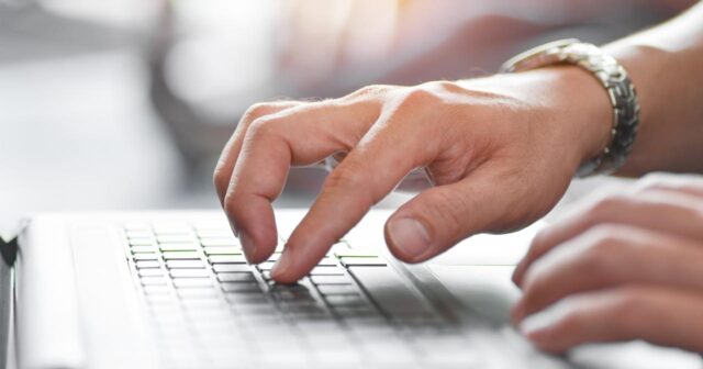 Qazaxıstanda internetdə yalan məlumat yayan şəxslər cərimələnəcək