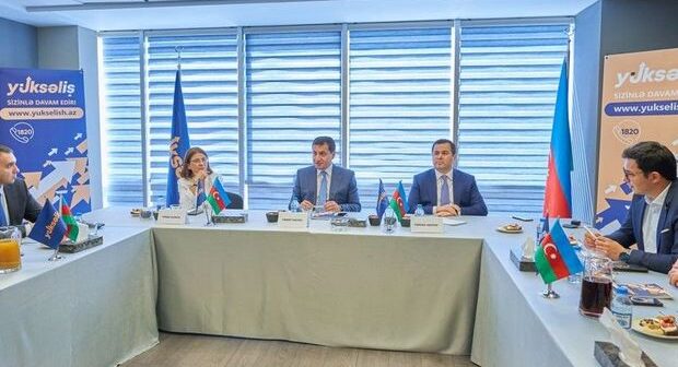 Hikmət Hacıyev ikinci “Yüksəliş” müsabiqəsinin qalibləri ilə görüşüb – FOTO