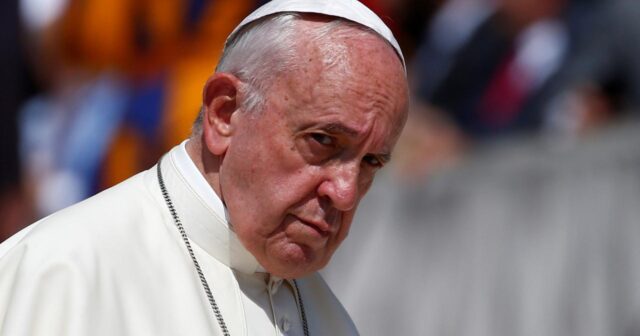 Roma Papası homoseksuallara qarşı çıxış edərkən SÖYÜŞ SÖYDÜ – FOTO