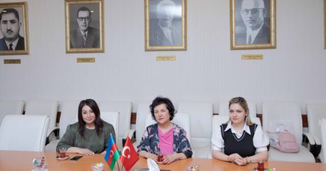 Türkiyənin Üsküdar Universitetinin professoru azərbaycanlı rektorlarla görüşdü
