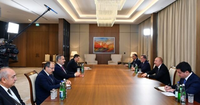 Prezident İlham Əliyev Türkiyənin xarici işlər nazirini qəbul edib