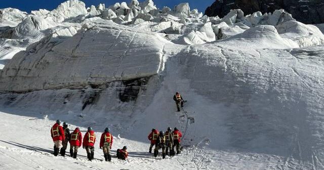 Tyan Şana çıxan 4 alpinist yoxa çıxıb