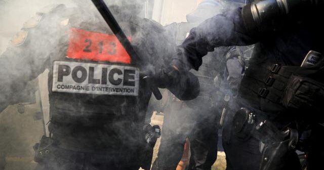 Fransada yeniyetməyə zorakılığa görə 7 polis saxlanılıb