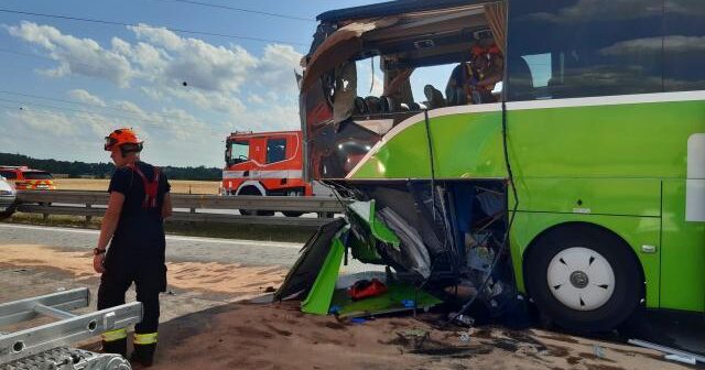 Çexiyada avtobus qəzası: 1 ölü, 50 yaralı