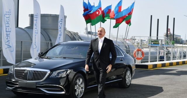 İlham Əliyev “Şimal” Elektrik Stansiyasının yeni estakadasının və su nasos stansiyalarının açılışında iştirak edib