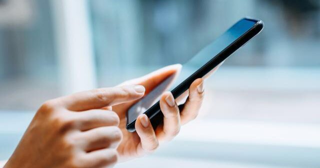 Hollandiyada məktəblərdə cib telefonları qadağan ediləcək