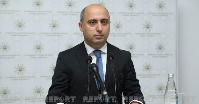 Emin Əmrullayev cəmiyyəti savadsızlığa total reaksiya verməyə çağırıb