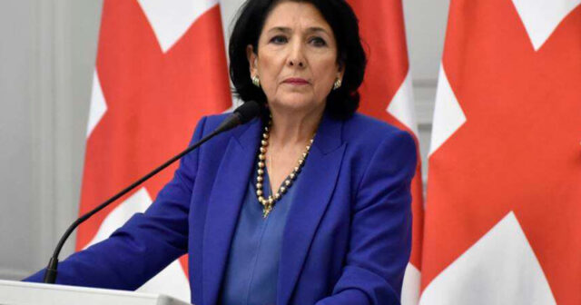 Gürcüstan Prezident 11 məhkumu əfv edib