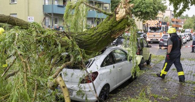 Almaniyada fırtına: 16 yaralı var