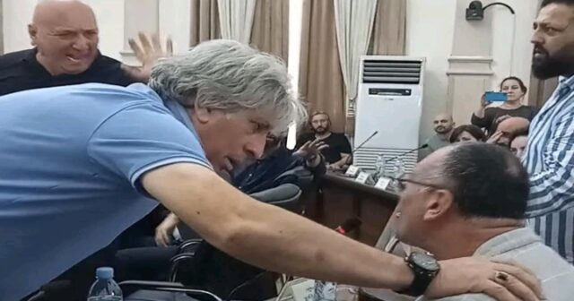 Şəhər Şurasının iclasında qarşıdurma yaranıb – Müxalifət və hakim komanda qarşı-qarşıya gəlib