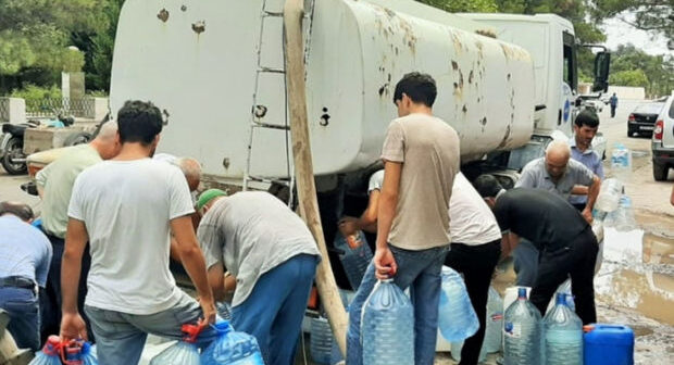 İranda su qıtlığı: İnsanlar növbələrdə gözləyirlər – FOTO