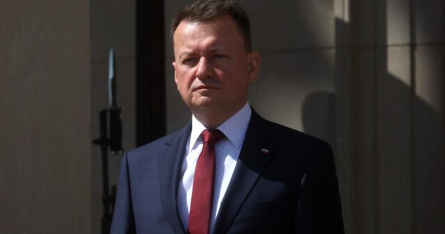Polşanın müdafiə naziri yeni hərbi maşınlar üçün müqavilələri təsdiqləyib