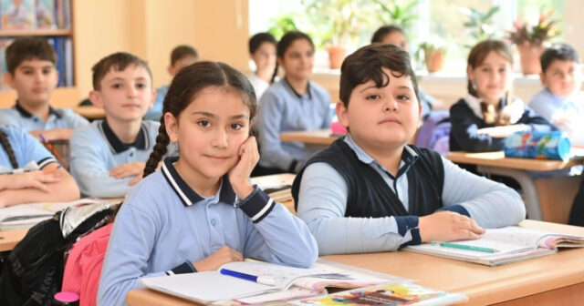 Nazirlik məktəbli formaları ilə bağlı valideynlərə müraciət edib