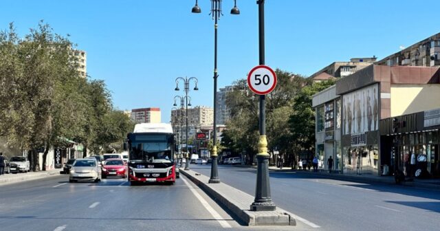 Daha iki küçədə sürət həddi endirilib