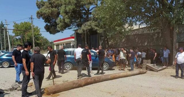 Marneulidə sakinlər yolu bağladı – FOTO