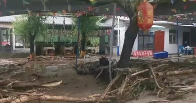 Çin daşqın və sürüşmə ilə mübarizə aparır: 2 nəfər ölüb, 16 nəfər itkin düşüb