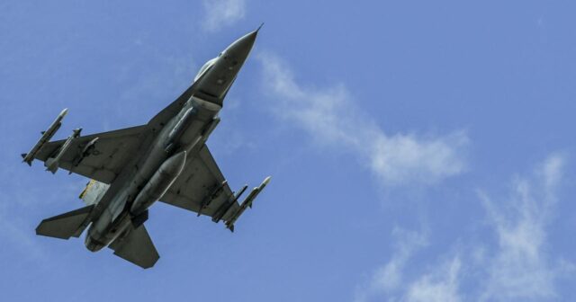 ABŞ Ukrayna pilotlarına F-16-larla bağlı təlimlər keçməyə başlayacağını açıqlayıb