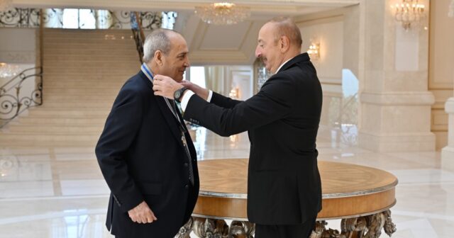 Prezident İlham Əliyev Xalq artisti Rasim Balayevə “İstiqlal” ordenini təqdim edib