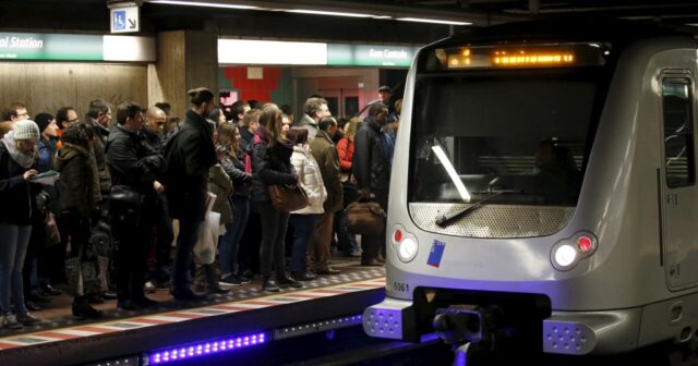 Brüsseldə metro vaqonuna zəhərli maddə atılıb