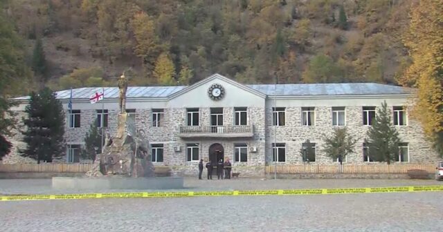 İcra Hakimiyyətinin binasına silahlı hücum olub